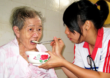 chăm sóc người già bị lú lẫn