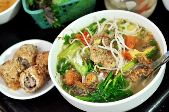 Những quán bún, miến trong ngõ hẻm vẫn đắt khách 4 Hương Vị Giấu Mình Sức - hình minh họa 4