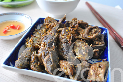 Giản dị cá lăng kho chuối hột - 8