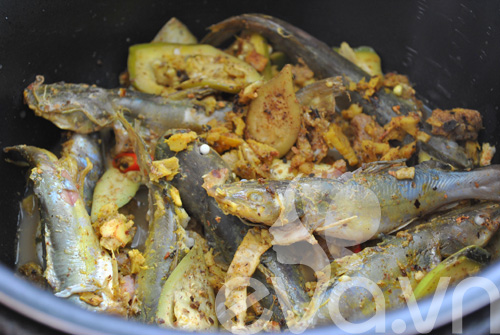 Giản dị cá lăng kho chuối hột - 6