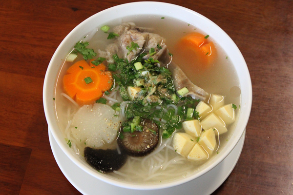 Về Thủ Dầu Một thưởng thức bún ống chỉ