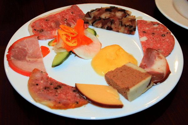 bánh mì thịt nguội Sài Gòn