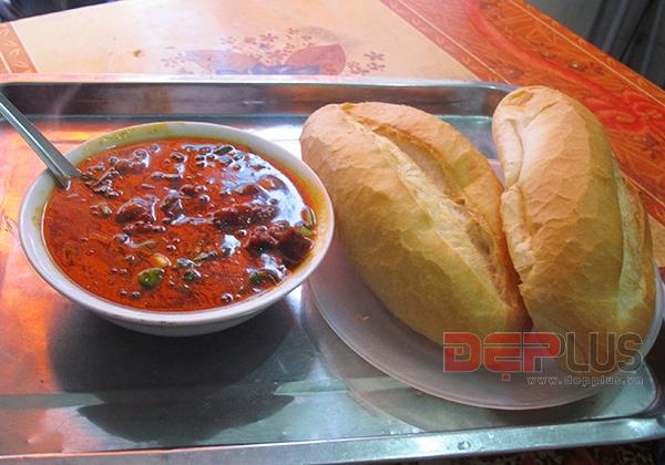 bánh mì sốt vang