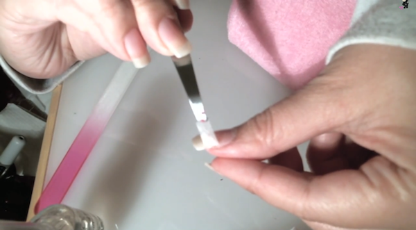 2 tips làm đẹp thú vị có thể tận dụng từ trà túi lọc 10 sửa móng tay gãy tại nhà - hình minh họa 7