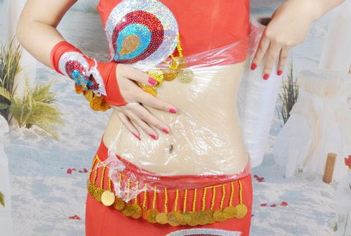 Có thể quấn nilon quang bụng. Cách này giúp kem dưỡng da đạt hiệu quả tốt hơn.