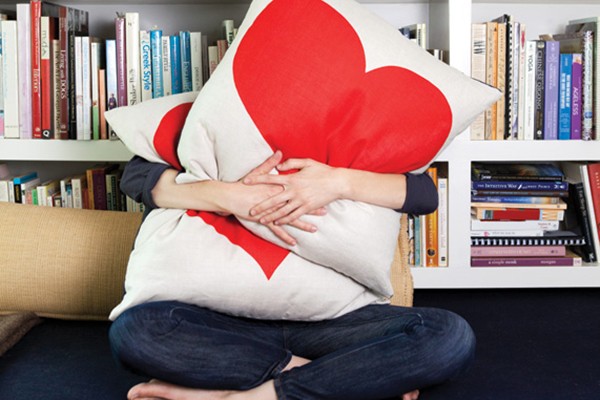 Lợi ích tuyệt vời khi sử dụng gối ôm lúc ngủ 2 lợi ích của gối ôm khi ngủ