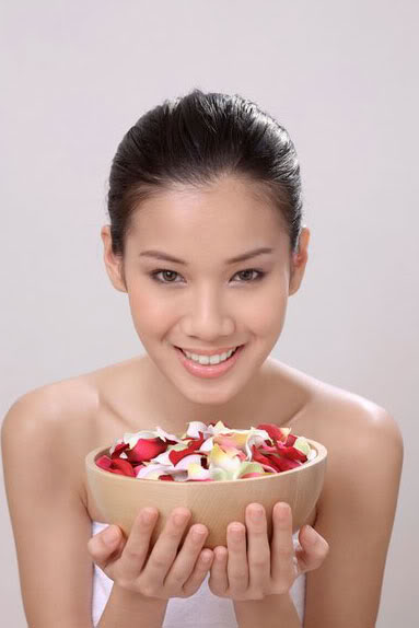 cách dùng nước hoa hồng - hình minh họa 2