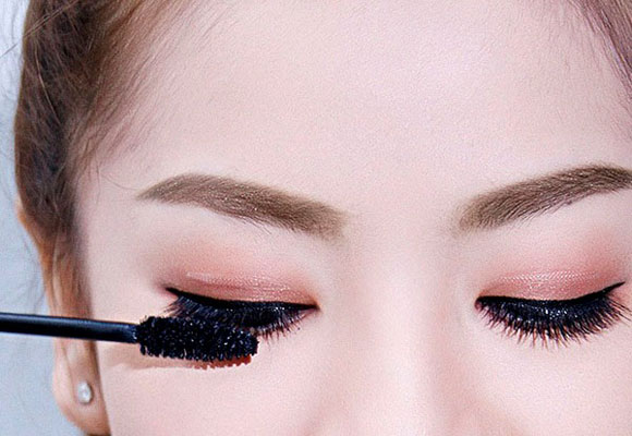 Trang điểm cho gương mặt tròn trở nên thon gọn