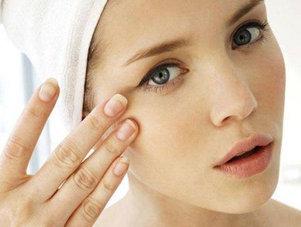 trị mụn thịt quanh mắt